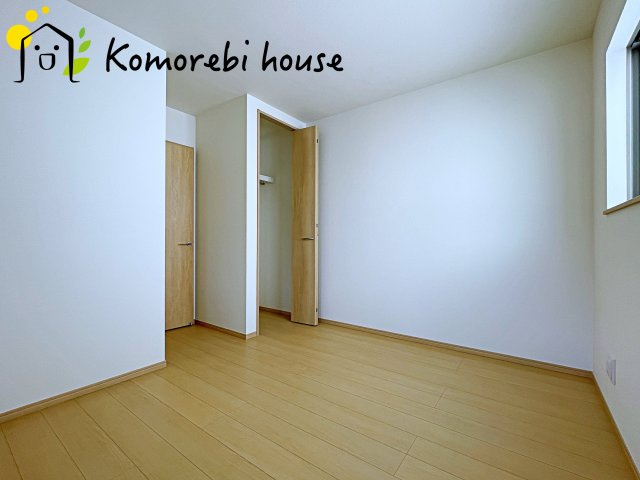 落ち着いた色調の洋室です