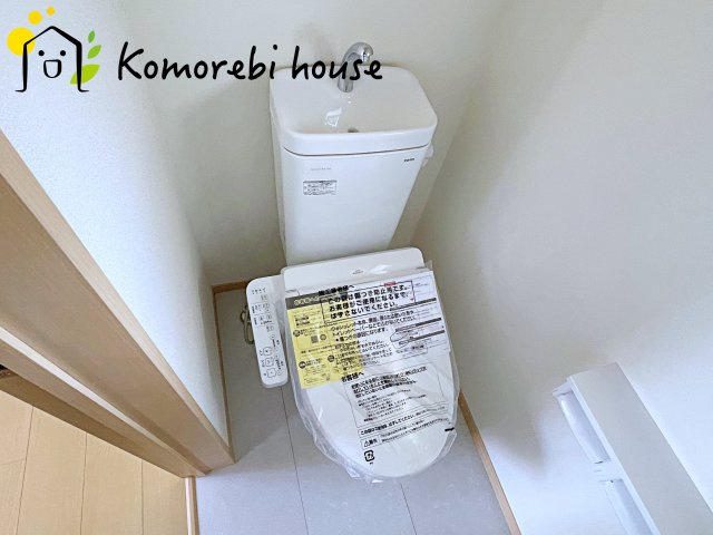 落ち着いた色調のトイレです