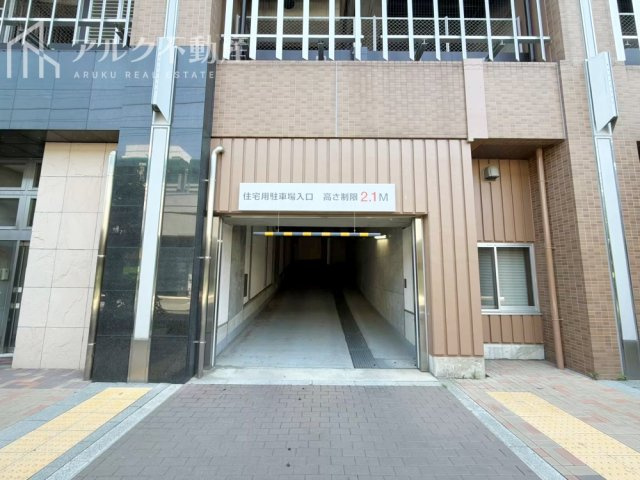 駐車場エントランス