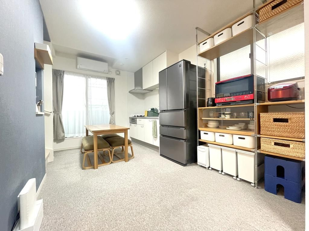 明るい採光がしっかり確保された居室は、開放感があり居心地の良い空間。
