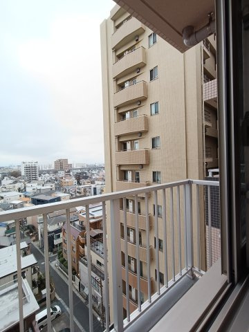 【バルコニー】　南東向きバルコニー。朝日をしっかり浴びることができます。