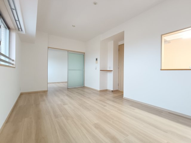 【LDK約14.0帖】　ゆとりある暮らしと心地よい住環境が紡ぐ贅沢な時間をご家族でお過ごしくださいませ。