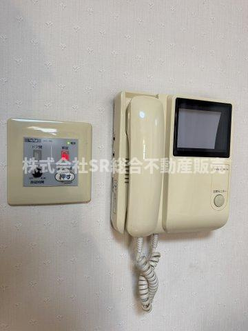 モニター付きインターホン+玄関ドアはオートロックで防犯面も安心です！