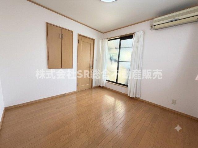個人の部屋や寝室として使える洋室です（室内写真は加工により家具等を消しています。）