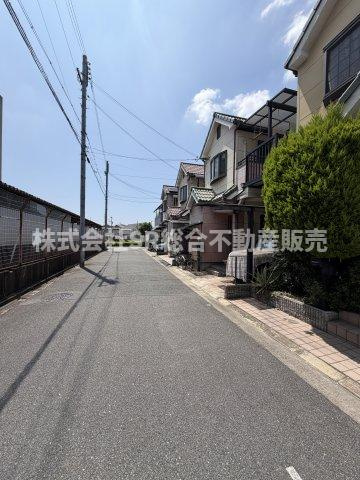 前面道路含む現地写真です