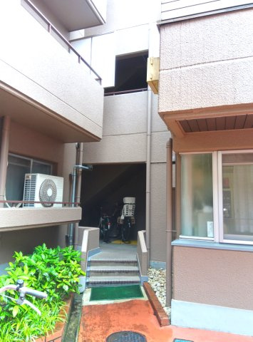 清潔なエントランスです