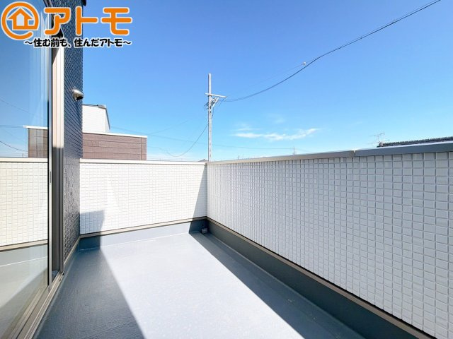 陽当りの良いバルコニーはお洗濯物はもちろんお布団もふかふかになります♪