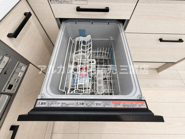 家事の負担を軽減する食器洗い乾燥機。食後の後片付けがスムーズになり、ゆとりある時間をもたらします。