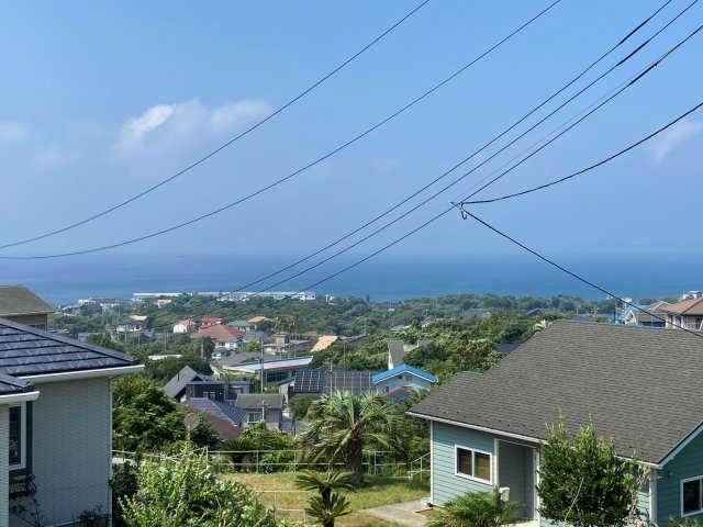 高台から海を望める分譲地内！
