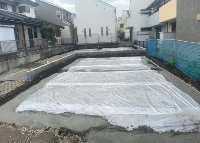 庭があることでガーデニングや家庭菜園はもちろん、こどもの遊び場やペットを放して遊ぶことができます。また、家の周囲に余裕があるということです。隣地との間があれば、十分な日当たりと、風通しが確保できます。