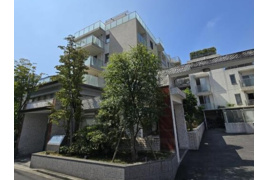 ロイヤルシーズン新宿柏木の外観