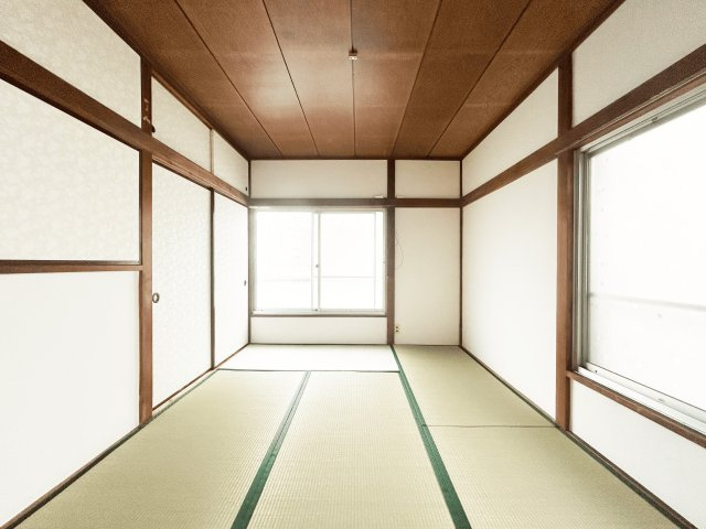 【和室】2階の和室です。2面採光です。