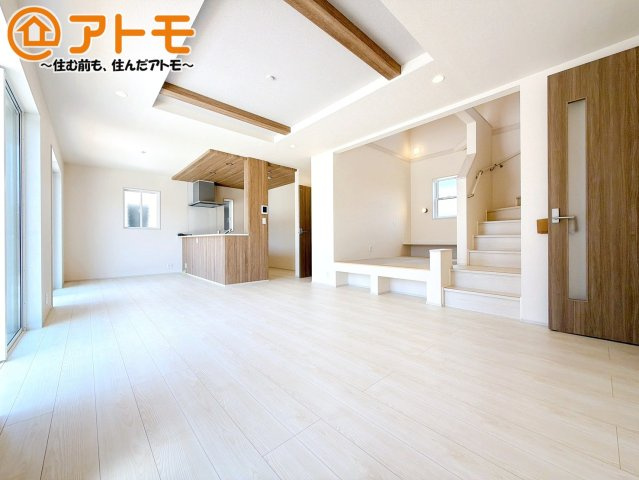 家族団らんのイメージは、リビングを思い浮かべませんか？リビングこそ広々とした空間が良いですね♪