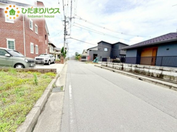 閑静な住宅地なので、幹線道路や大通りに面していないので大型車が通ることが少なく静かです。