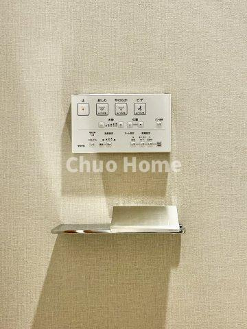 【ウォシュレット】清潔に使いたいお手洗いには最適な設備です。もちろんウォームレットも標準装備です。