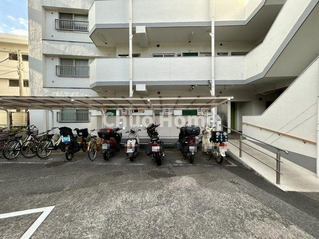 【バイク置場】最新の空き状況や費用などの詳細は担当スタッフまでお問い合わせください。