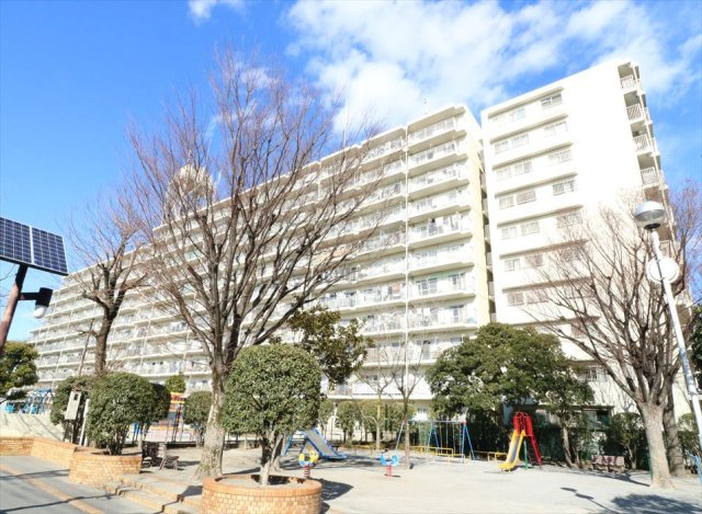 目の前が公園のため、開放感のある住環境