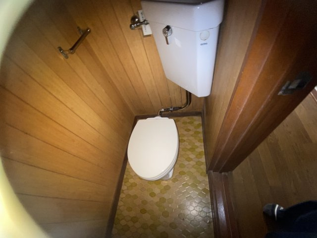 毎日使いやすい便利な仕様の温水洗浄トイレは、掃除がしやすくいつも清潔な空間に保てます♪　