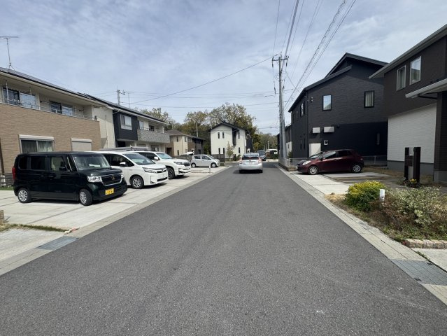 前面道路含む現地写真です