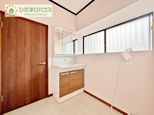 シンプルで使い勝手の良い独立洗面台！