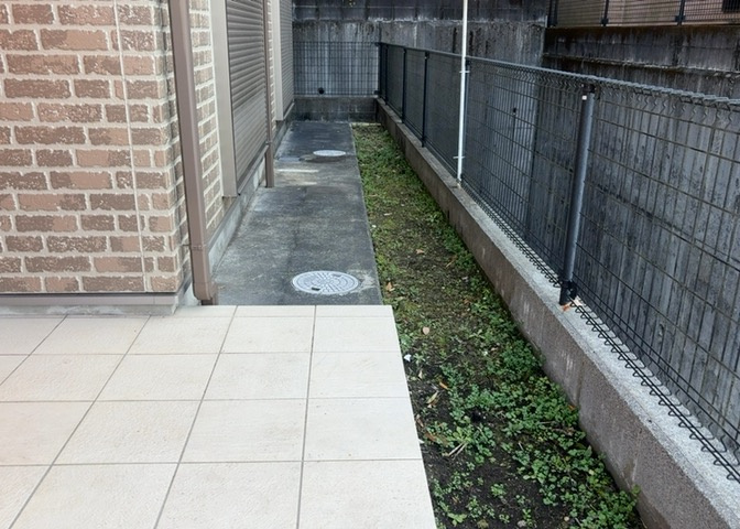 庭があることでガーデニングや家庭菜園はもちろん、こどもの遊び場やペットを放して遊ぶことができます。また、家の周囲に余裕があるということです。隣地との間があれば、十分な日当たりと、風通しが確保できます。
