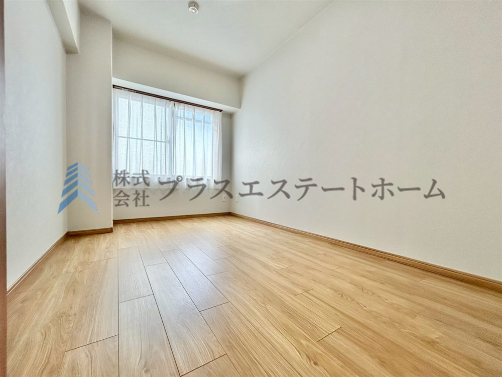 シンプルな洋室でお部屋のコーディネートが楽しめます♪お好みのスタイルに彩ってお気に入りの空間に出来ます♪