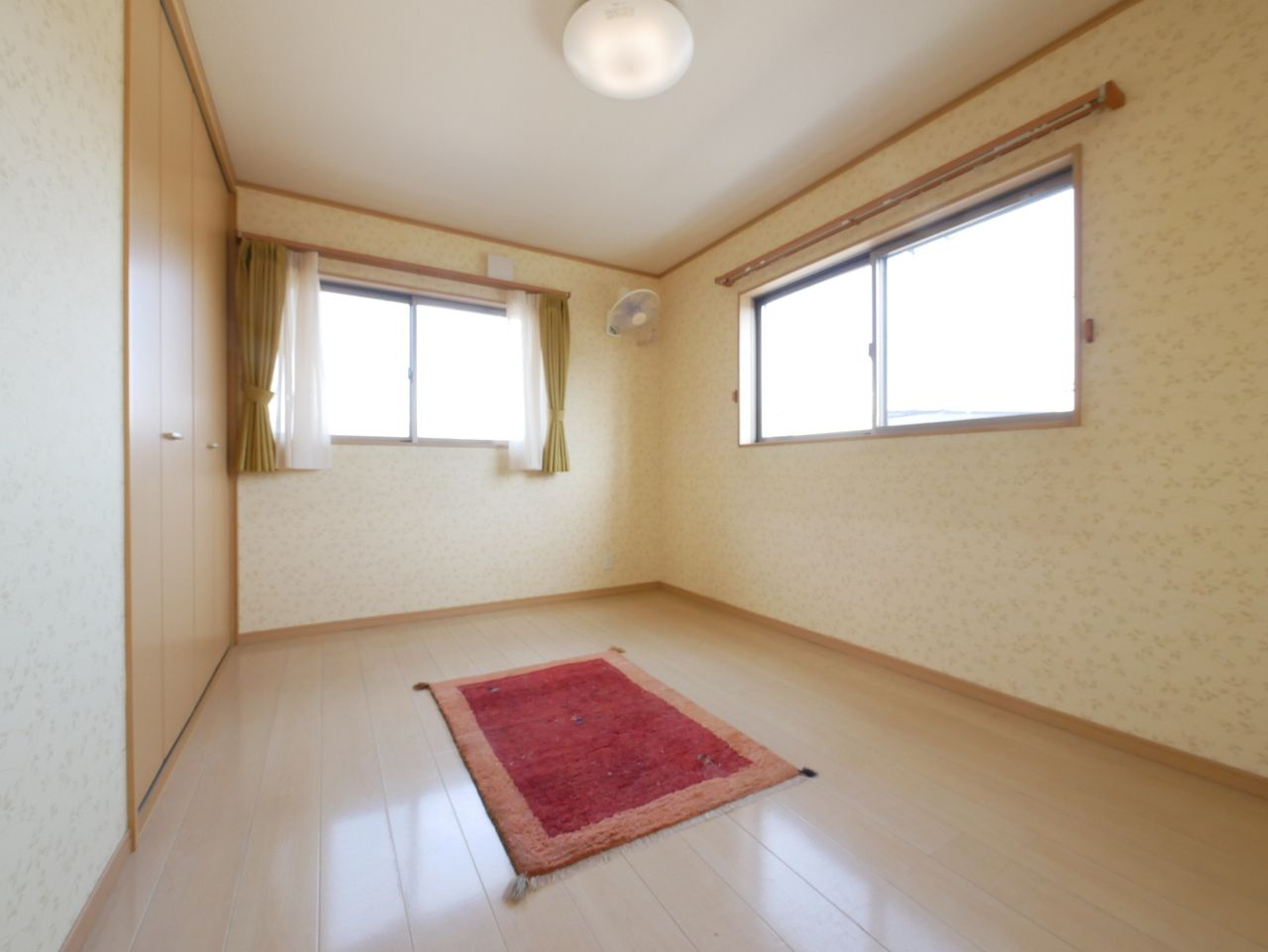 2階　洋室6帖　クローゼットあり