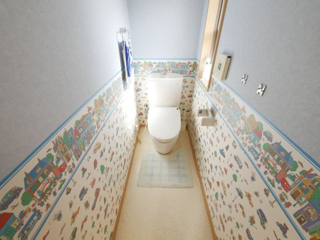 2階トイレ　ウォシュレット付き