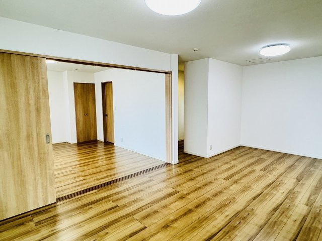 ～1階16.2帖の明るいLDKで家族団欒の時間をお過ごしいただけます～