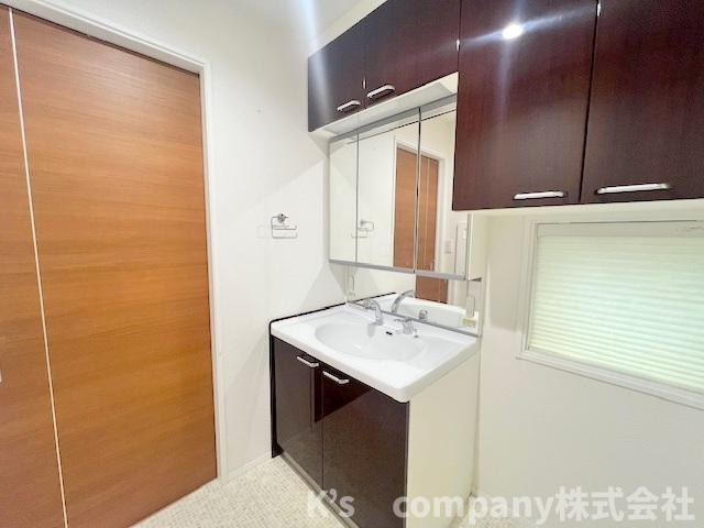 独立洗面台の隣に洗濯機スペース◇