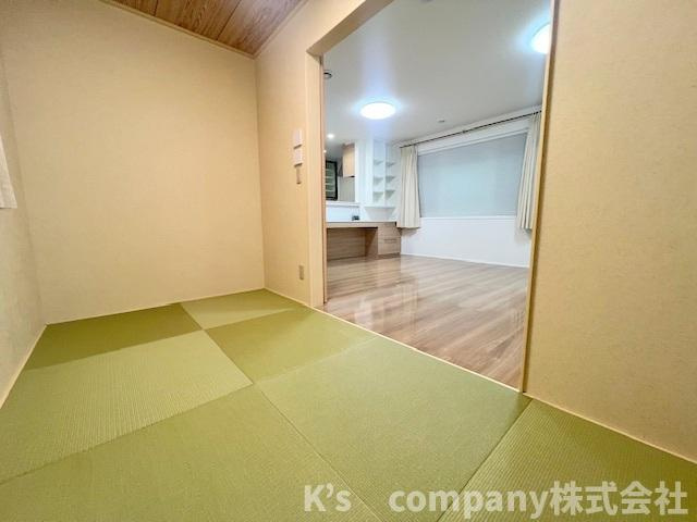 リビングに隣接している4帖の和室☆