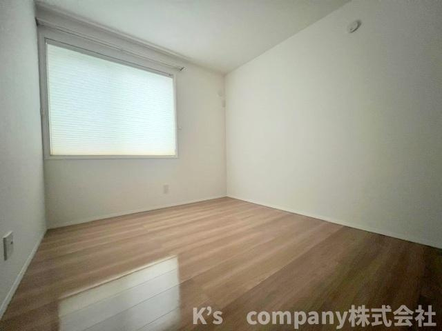 洋室5.3帖◇書斎やお子様のお部屋にもお使いいただけます◇