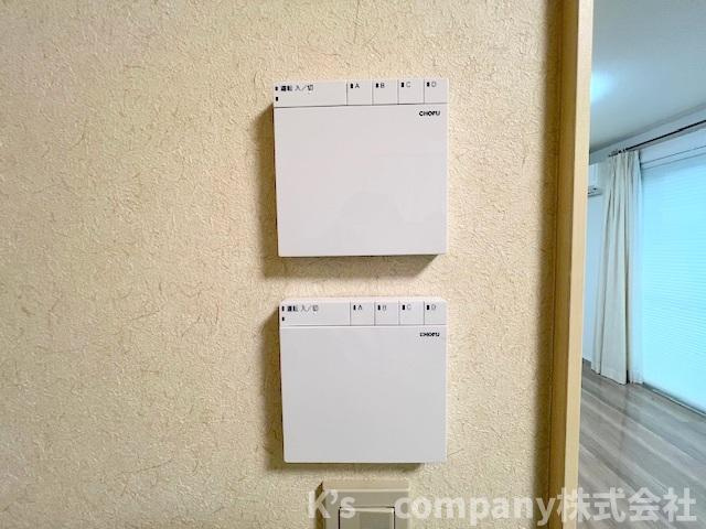 訪問者の顔が確認できるテレビモニター付きインターフォン☆