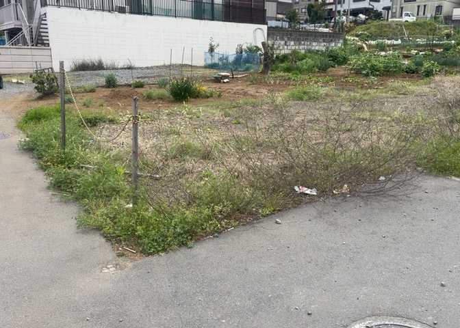土地を買う際、住む地域の自治体や福祉の補助制度にも注目してみましょう。子供や老人の医療補助やゴミ出しのルールなど、自治体によってルールに大きな違いがあるため、暮らしやすい土地で判断するとよいでしょう。