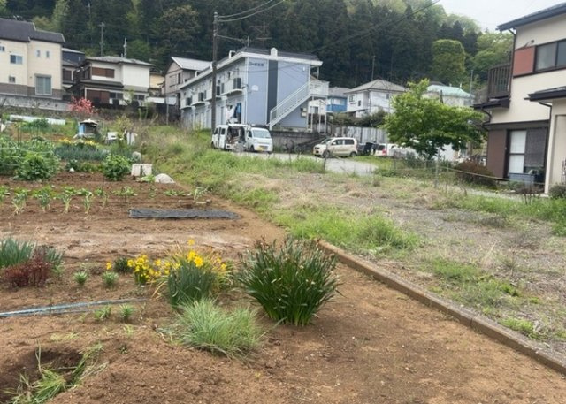 隣家の土地はどうなっているのか、生活利便施設が近くにあるのか、学校まで近いかなど、お客様のライフスタイルにあわせたイメージが重要です。また、近くにあると困る施設が近くにないかも確認するといいでしょう。