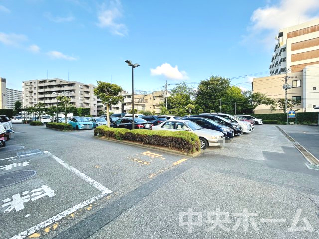 【敷地内駐車場】最新の空き状況や費用などの詳細は担当スタッフまでお問い合わせください。
