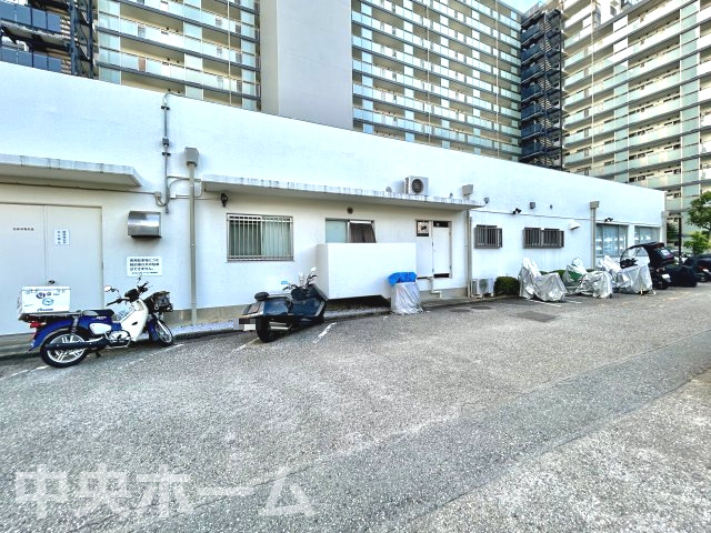 【バイク置場】最新の空き状況や費用などの詳細は担当スタッフまでお問い合わせください。