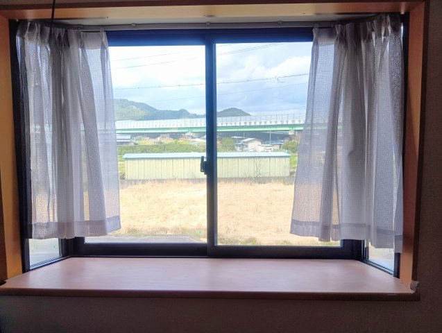視界が広がるので、実際の広さ以上に部屋が広く感じられます！