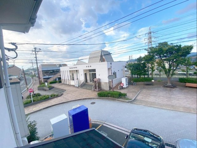 JR「伊賀」駅が窓から見える距離です！（徒歩約1分）