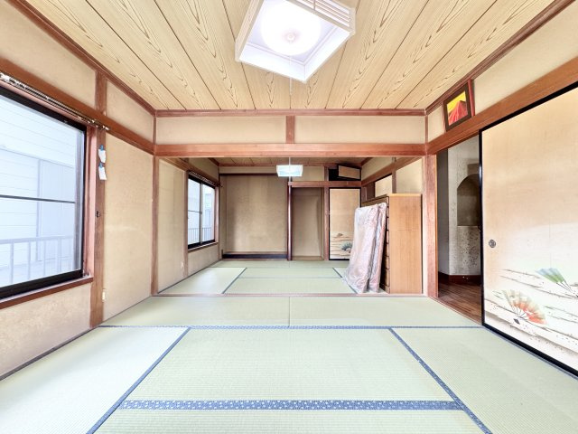 1階　続き和室になっており、畳の表替えや襖貼替も行います。親戚が集まる時に活躍する和室ですね！