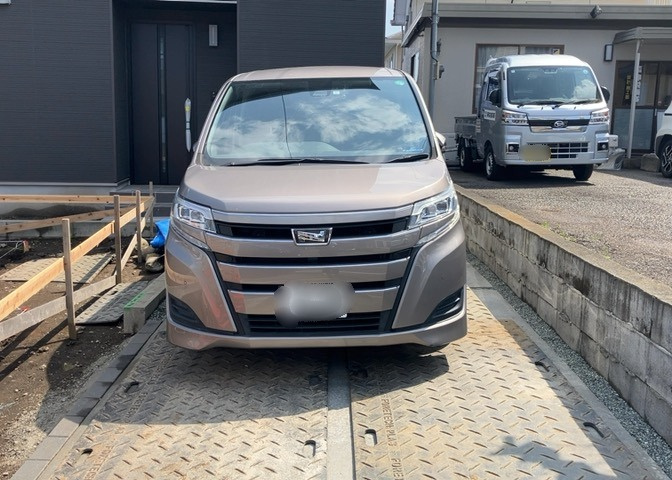 駐車場と明記されていても、最小スペースでつくられた駐車場だと大型車は駐車できなかったり、出入りしにくくなったりする可能性があります。お車のサイズと購入したい物件の駐車場のサイズを現地で確認しましょう。