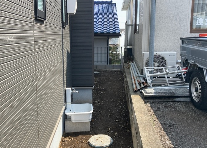 庭があることでガーデニングや家庭菜園はもちろん、こどもの遊び場やペットを放して遊ぶことができます。また、家の周囲に余裕があるということです。隣地との間があれば、十分な日当たりと、風通しが確保できます。
