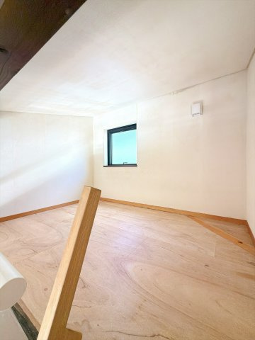 2F南東洋室のロフトです♪普段使いはもちろん、季節物等の収納スペースとしてもご利用いただけます♪