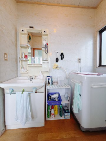 ■洗面室｜大きな鏡で朝の身支度もラクラク♪毎日の忙しい準備が楽しくなる洗面所です(^^♪