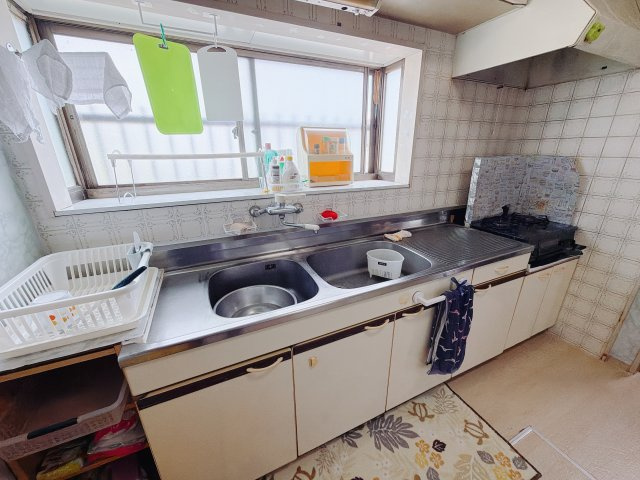 ■キッチン｜上下に収納をご用意しております♪増えていく調理器具もしっかり収納できので、安心です♪