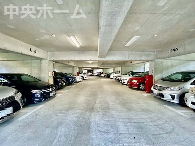 【敷地内駐車場】最新の空き状況や費用などの詳細は担当スタッフまでお問い合わせください。