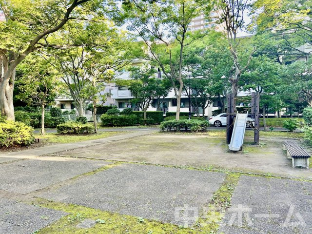 敷地内には緑も多く住環境良好です