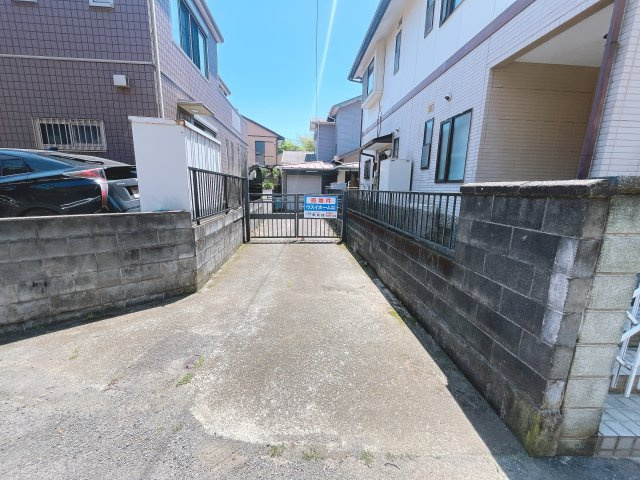【外観】　敷地面積約90坪の「売地」になります。　建築条件はございませんので、お好みのハウスメーカーにて建築可能！　実測図等ございますので、詳細はお気がるにお問い合わせください。