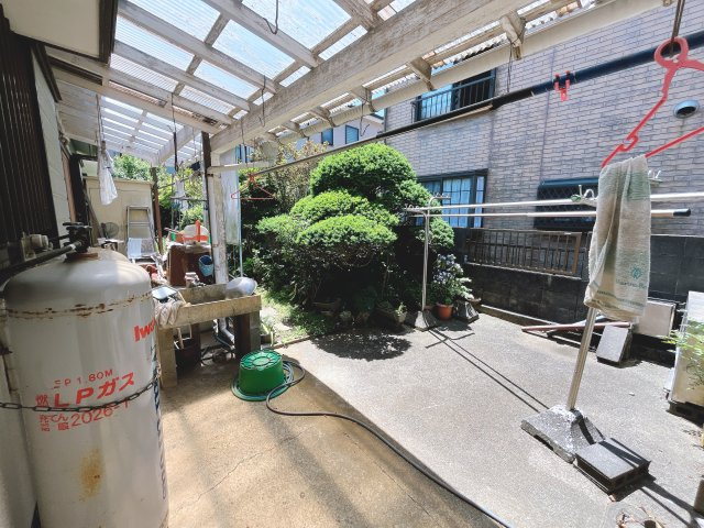【外観】　敷地面積約90坪の「売地」になります。　建築条件はございませんので、お好みのハウスメーカーにて建築可能！　実測図等ございますので、詳細はお気がるにお問い合わせください。