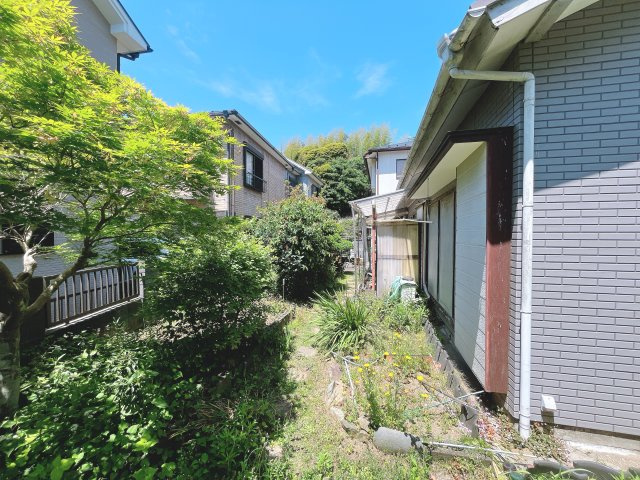 【外観】　敷地面積約90坪の「売地」になります。　建築条件はございませんので、お好みのハウスメーカーにて建築可能！　実測図等ございますので、詳細はお気がるにお問い合わせください。